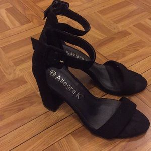 Block heel sandal